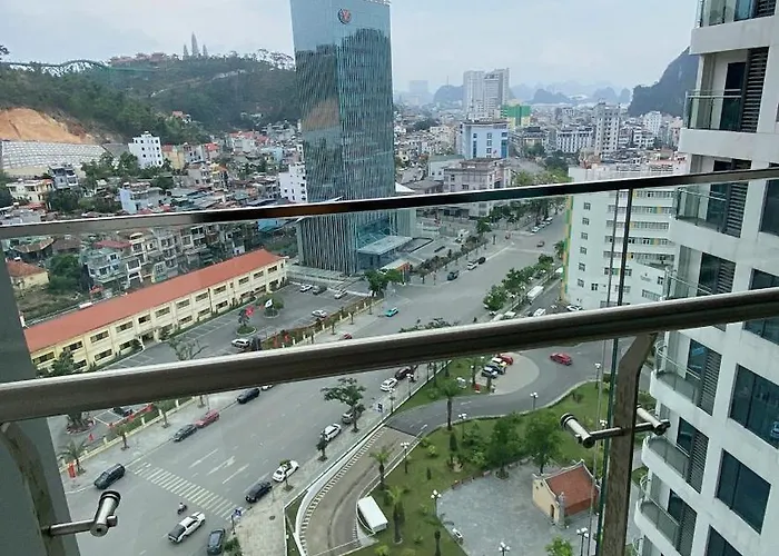 Khách sạn hẻo lánh Căn 18a34 Toà S2 The Sapphire, Hạ Long
