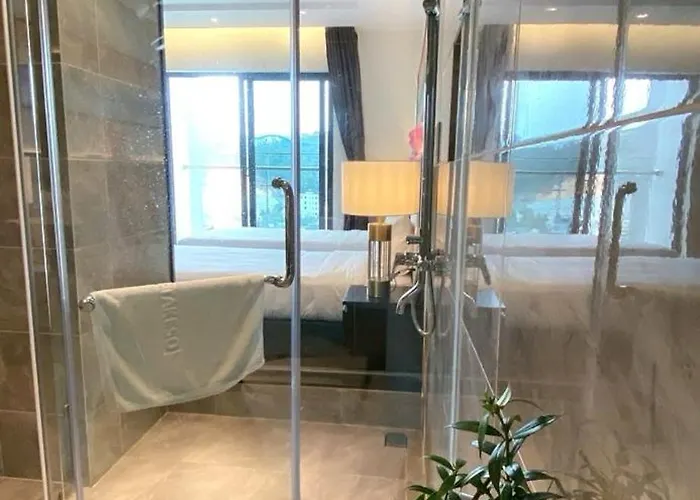 Căn 18a34 Toà S2 The Sapphire, Khách sạn hẻo lánh